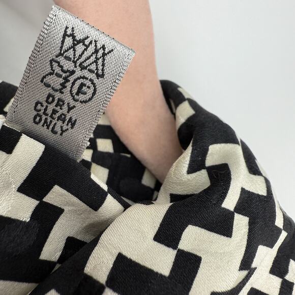 Adrianna Papell Silk Button up Top size 8 Black White Houndstooth Collared - Picture 8 of 10